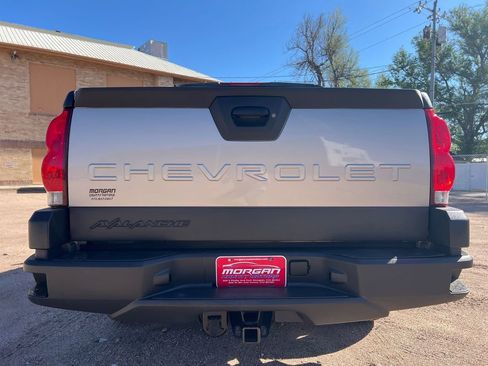 Used 2005 Chevrolet Avalanche Z71 w/ Sun And Sound Package AWD/4WD image 6