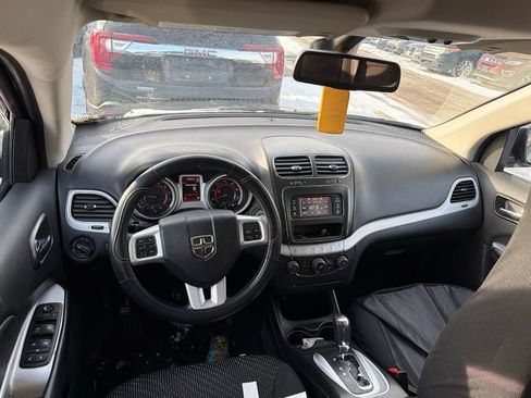 Used 2020 Dodge Journey SE w/ SE Popular Equipment Group FWD image 3