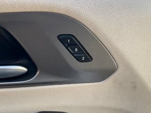 Used 2022 Chrysler Pacifica Touring-L FWD image 19