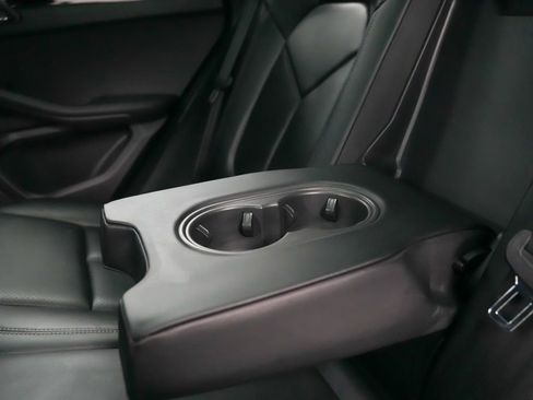 Certified 2021 Porsche Macan S image 19