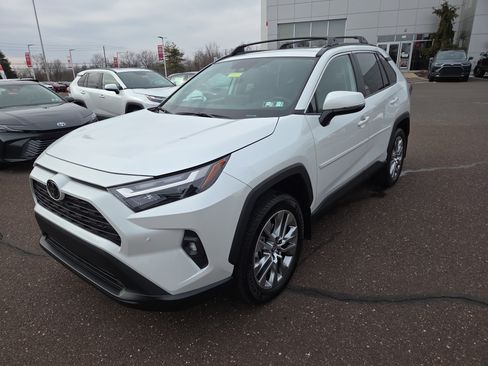 Used 2023 Toyota RAV4 XLE Premium image 7