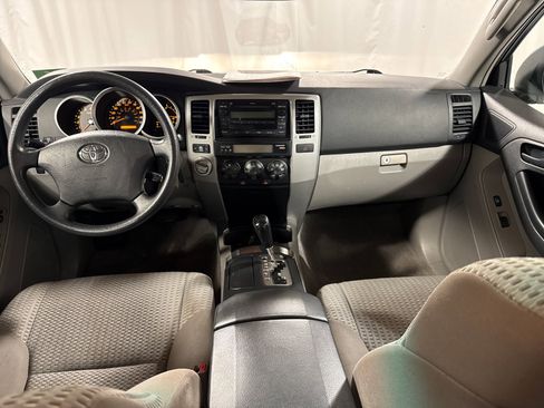 Used 2007 Toyota 4Runner SR5 AWD/4WD image 4