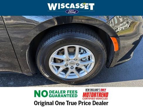 Used 2024 Chrysler Pacifica Touring-L image 32