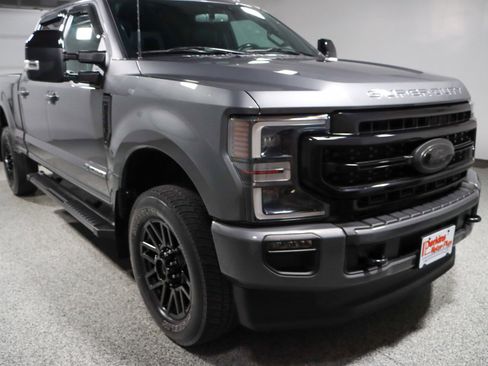 Used 2022 Ford F250 Lariat w/ Black Appearance Package image 5