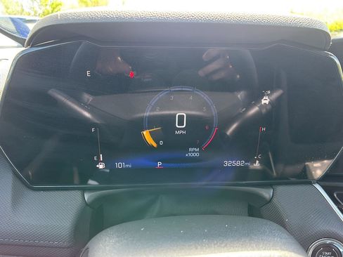 Used 2024 Chevrolet TrailBlazer LT w/ Convenience Package FWD image 3