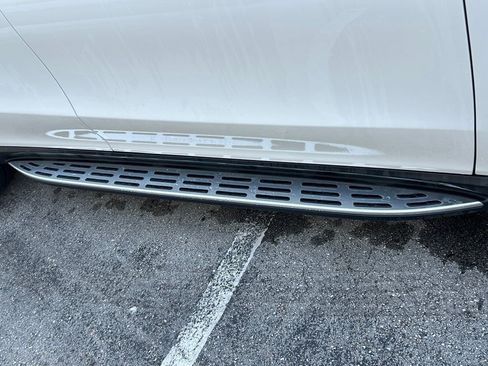 Used 2023 Mercedes-Benz GLE 450 4MATIC w/ AMG Line Exterior image 19