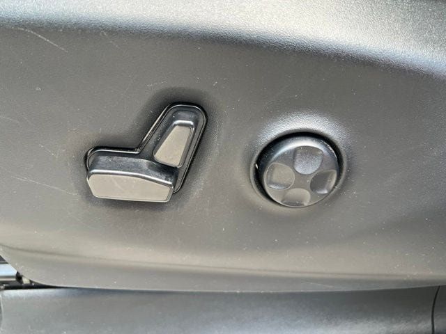 Certified 2023 Chrysler Pacifica Touring-L FWD image 19