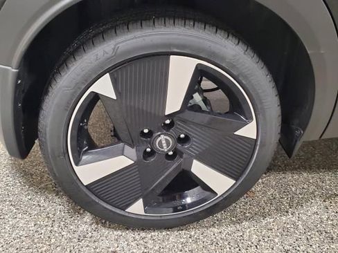 Used 2025 Nissan Kicks SR image 5