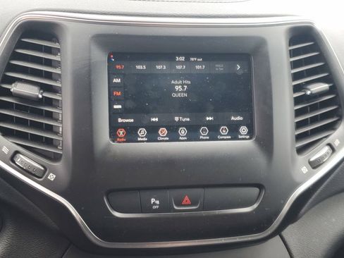 Used 2019 Jeep Cherokee Latitude Plus FWD image 20