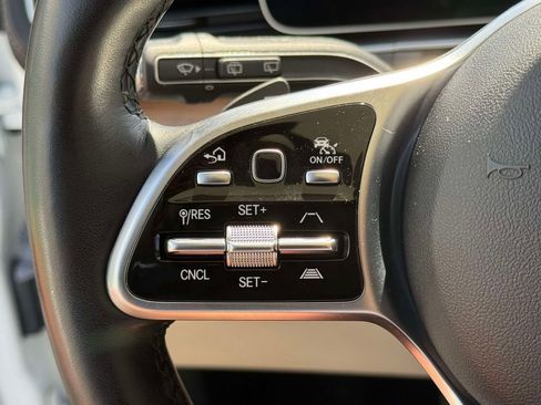 Used 2023 Mercedes-Benz GLS 450 4MATIC image 33