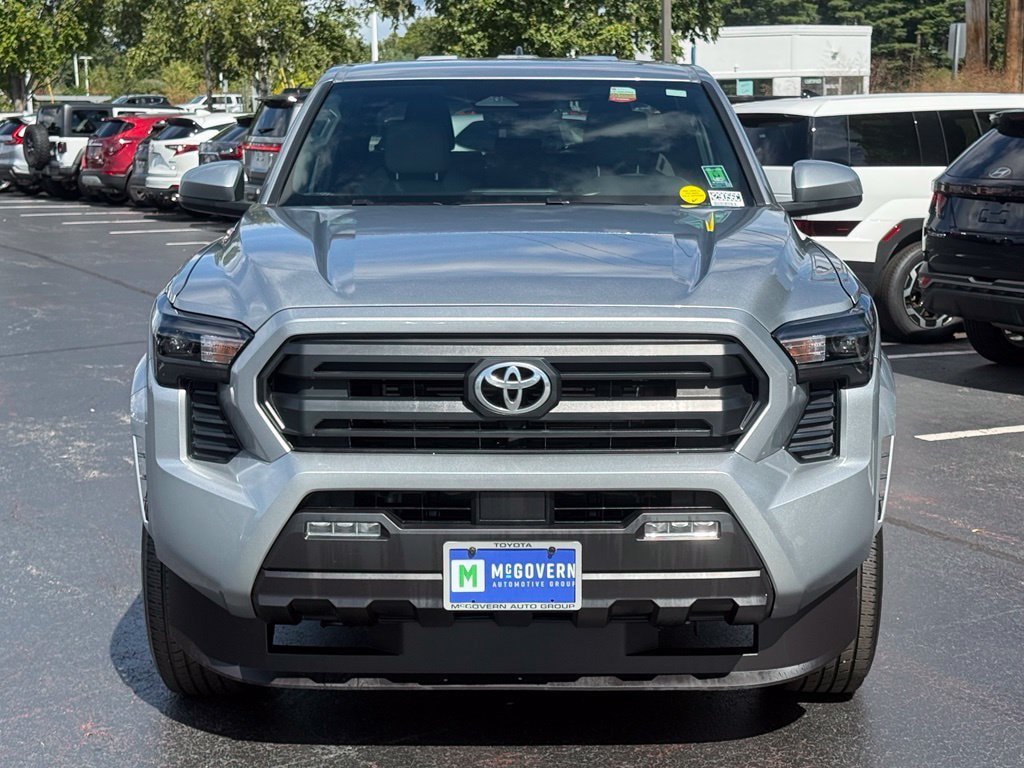 Certified 2025 Toyota Tacoma SR5 AWD/4WD image 12