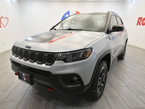 Used 2024 Jeep Compass Trailhawk AWD/4WD image 1