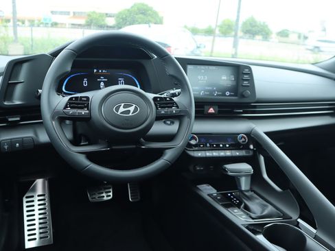 New 2026 Hyundai Elantra SEL Sport Premium FWD image 2