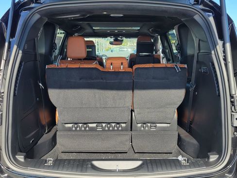 New 2026 Chrysler Pacifica Pinnacle image 22