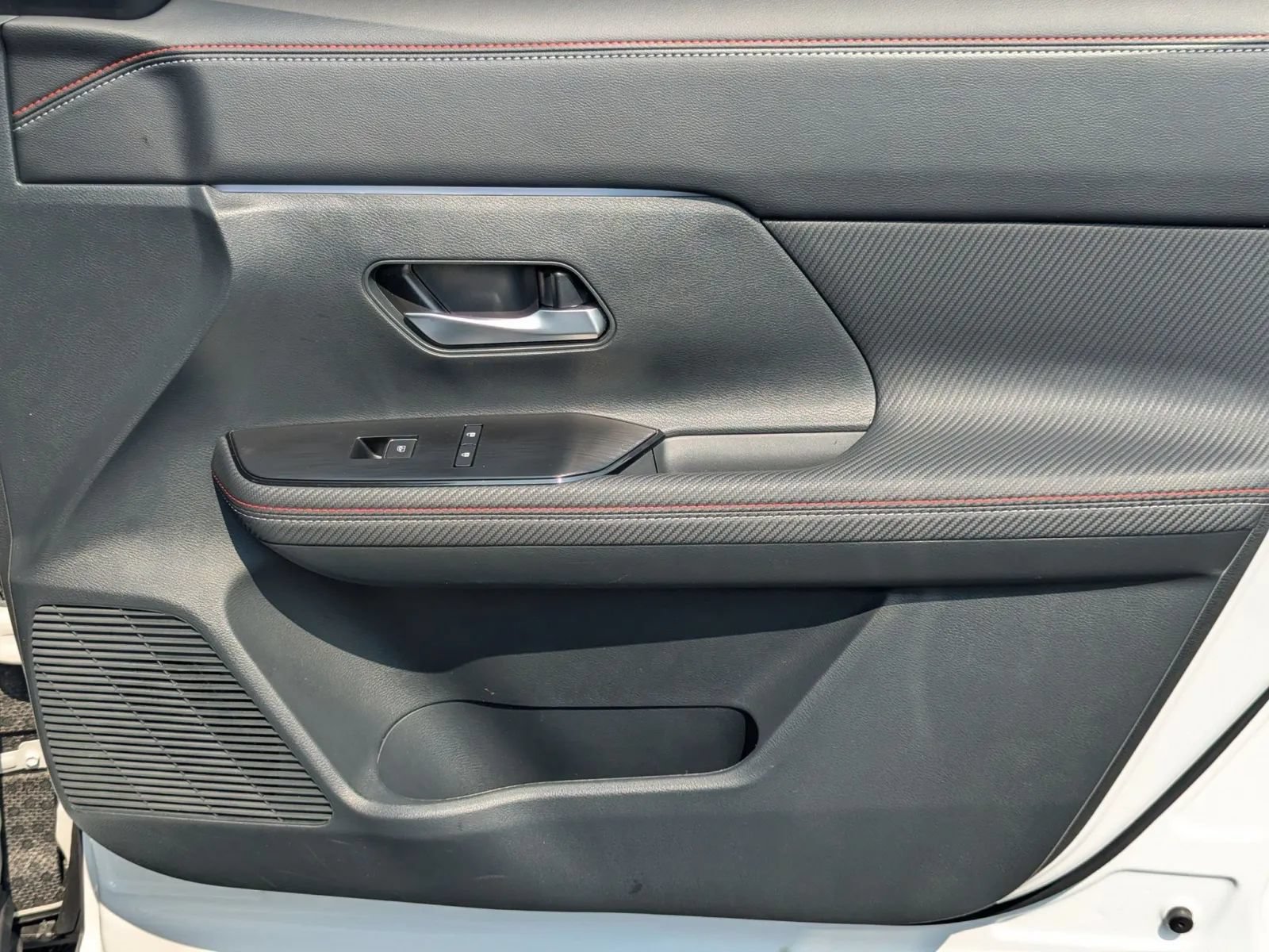 Certified 2025 Nissan Kicks SR w/ SR Premium Package FWD image 13