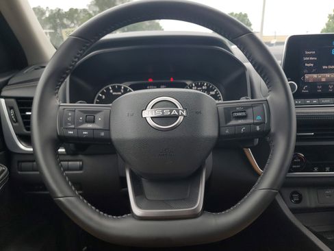 Used 2025 Nissan Rogue SV FWD image 18