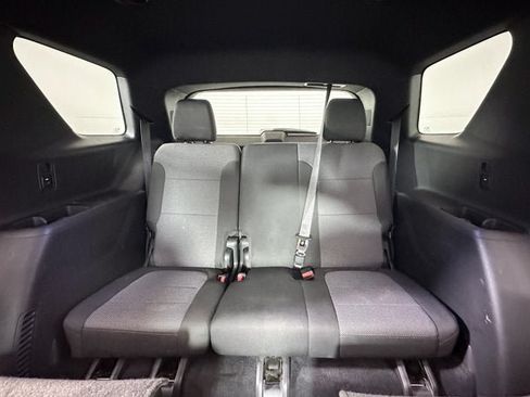 Used 2023 Chevrolet Traverse LT FWD image 9