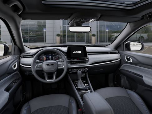 New 2025 Jeep Compass Latitude w/ Sun & Sound Group image 28