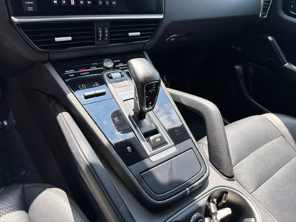 Used 2020 Porsche Cayenne AWD/4WD image 30