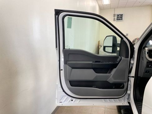 New 2025 Ford F550 4x4 Crew Cab image 15