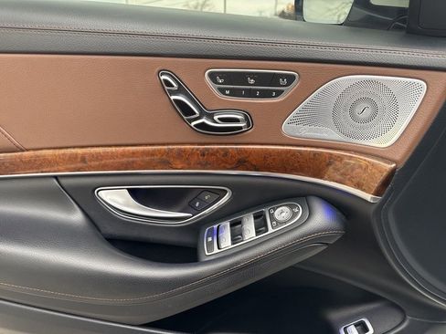 Used 2014 Mercedes-Benz S 550 Sedan w/ Sport Package w/ Sport Package image 11