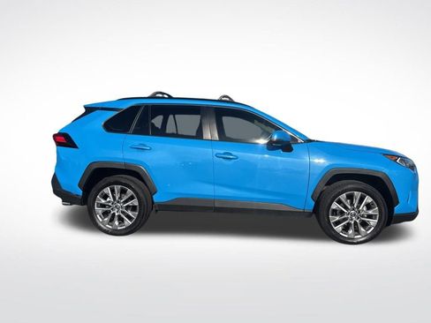 Used 2021 Toyota RAV4 XLE Premium image 8