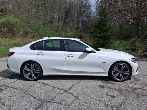 Used 2022 BMW 330e xDrive w/ Premium Package AWD/4WD image 7