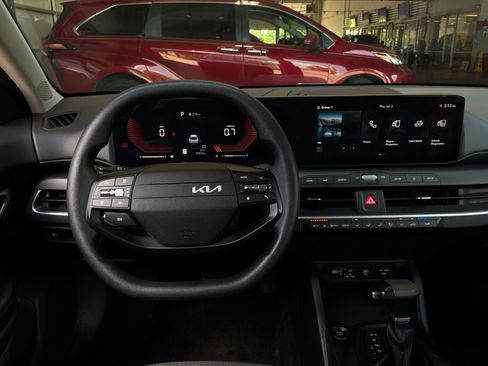 Used 2025 Kia K4 FWD image 13