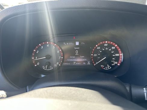 Used 2024 Nissan Frontier PRO-4X w/ Technology Package image 17