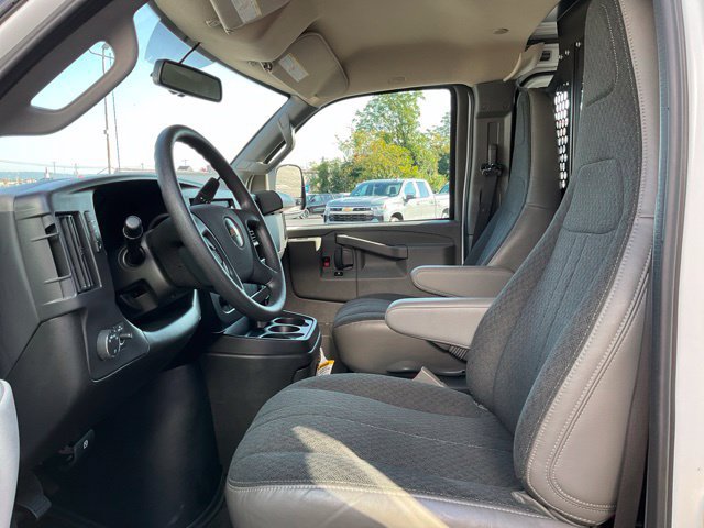 Used 2025 Chevrolet Express 2500 w/ Driver Convenience Package RWD image 2