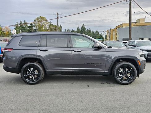 New 2025 Jeep Grand Cherokee L Limited w/ Black Appearance Package image 9