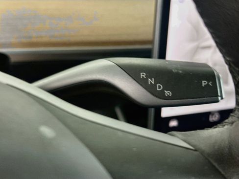 Used 2021 Tesla Model Y Long Range AWD/4WD image 24