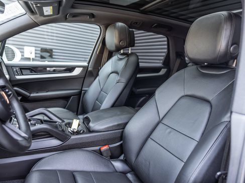 Certified 2024 Porsche Cayenne AWD/4WD image 5