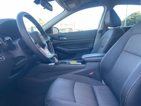 Used 2024 Nissan Altima 2.5 SV image 14