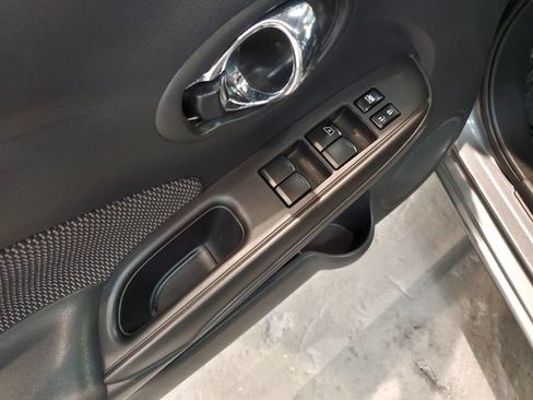 Used 2016 Nissan Versa SV w/ SV Tech Package FWD image 12