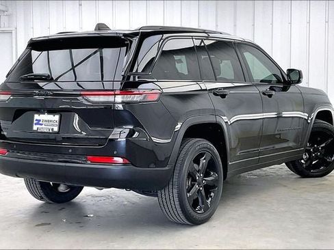 Used 2023 Jeep Grand Cherokee Altitude AWD/4WD image 12