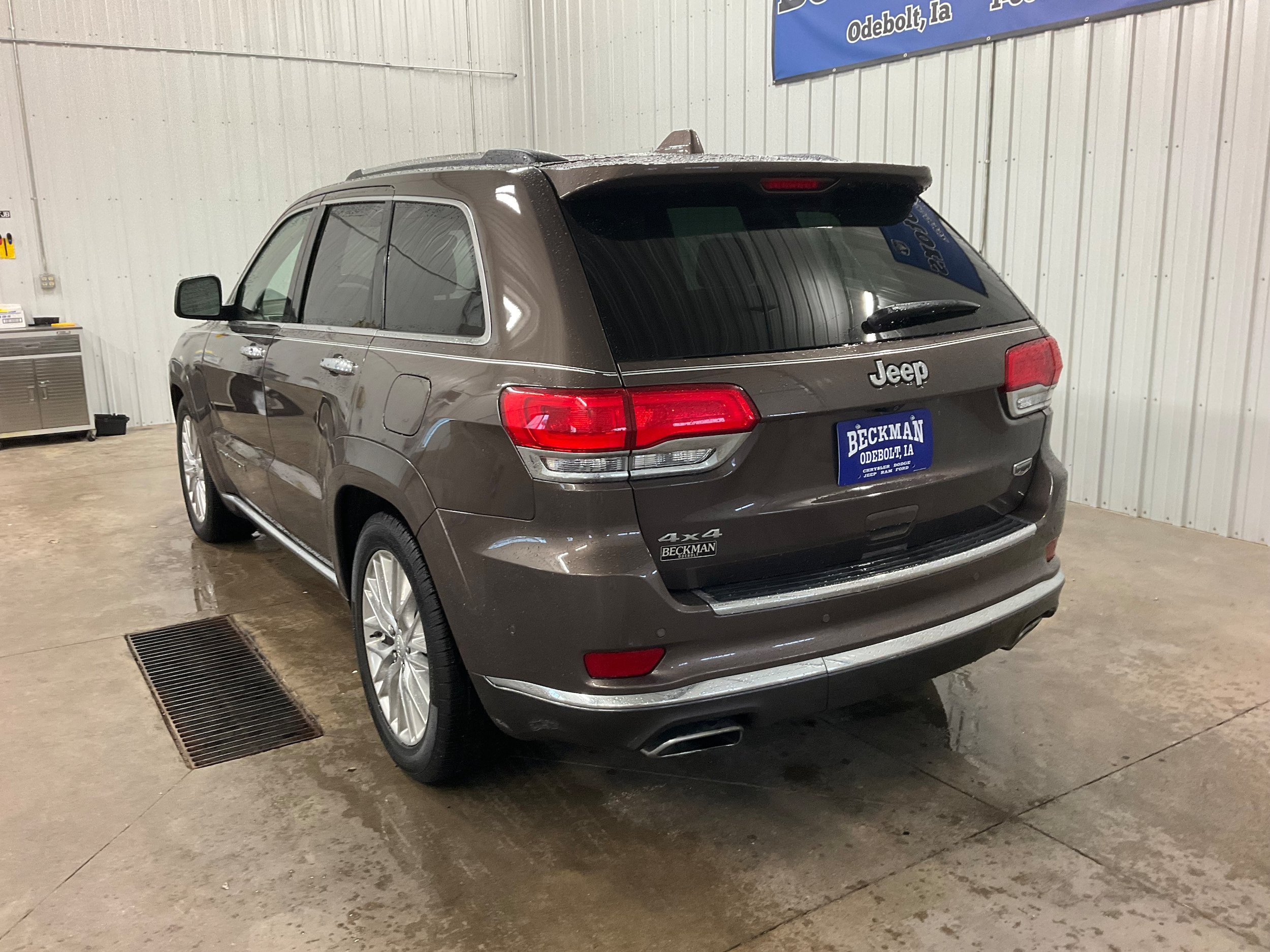 Used 2018 Jeep Grand Cherokee Summit AWD/4WD image 3