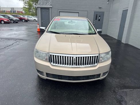 Used 2006 Lincoln Zephyr image 2