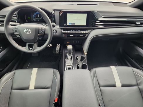 Used 2025 Toyota Camry SE w/ Convenience Package FWD image 30