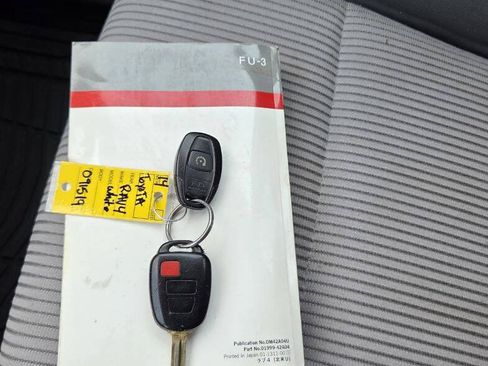 Used 2014 Toyota RAV4 LE FWD image 21