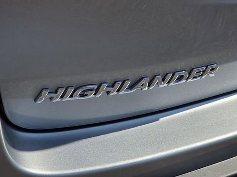 Used 2019 Toyota Highlander Plus image 30