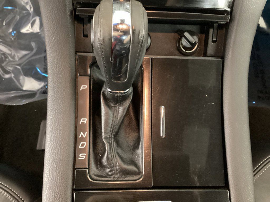 Used 2015 Ford Taurus Limited w/ Equipment Group 301A FWD image 20
