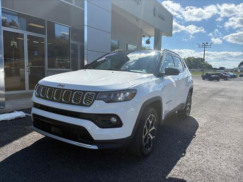 Certified 2025 Jeep Compass Limited AWD/4WD image 3