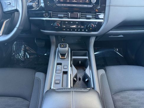 Used 2025 Nissan Pathfinder SV image 43