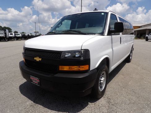 Used 2025 Chevrolet Express 3500 LS RWD image 62