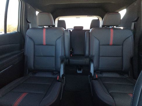 New 2026 Chevrolet Traverse RS image 25