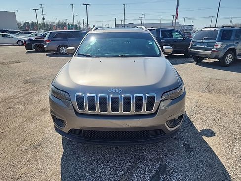 Used 2020 Jeep Cherokee Latitude Plus w/ Comfort/Convenience Group image 4