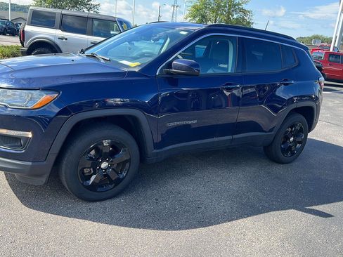 Used 2020 Jeep Compass Latitude w/ Cold Weather Group AWD/4WD image 9