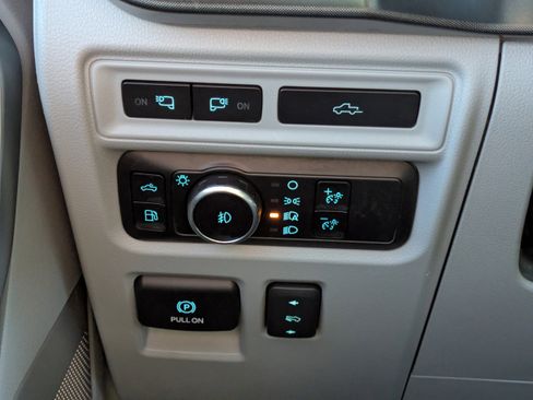 Used 2023 Ford F150 Limited image 28