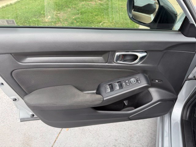 Used 2025 Honda Civic Sport image 9